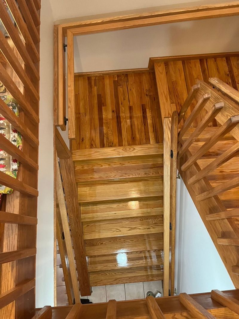Oak stairs and railing